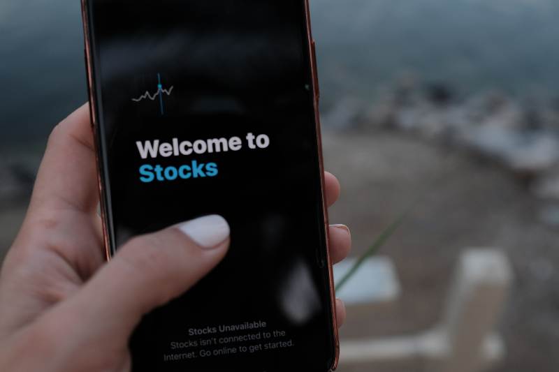 Mutual Funds vs. ETFs: Simple Guide to Diversifying Your Portfolio